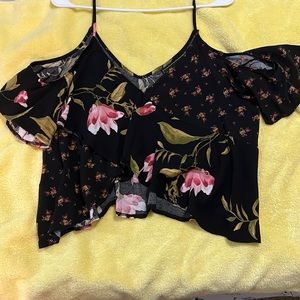 Non stretch material, nice flow,  crop tank